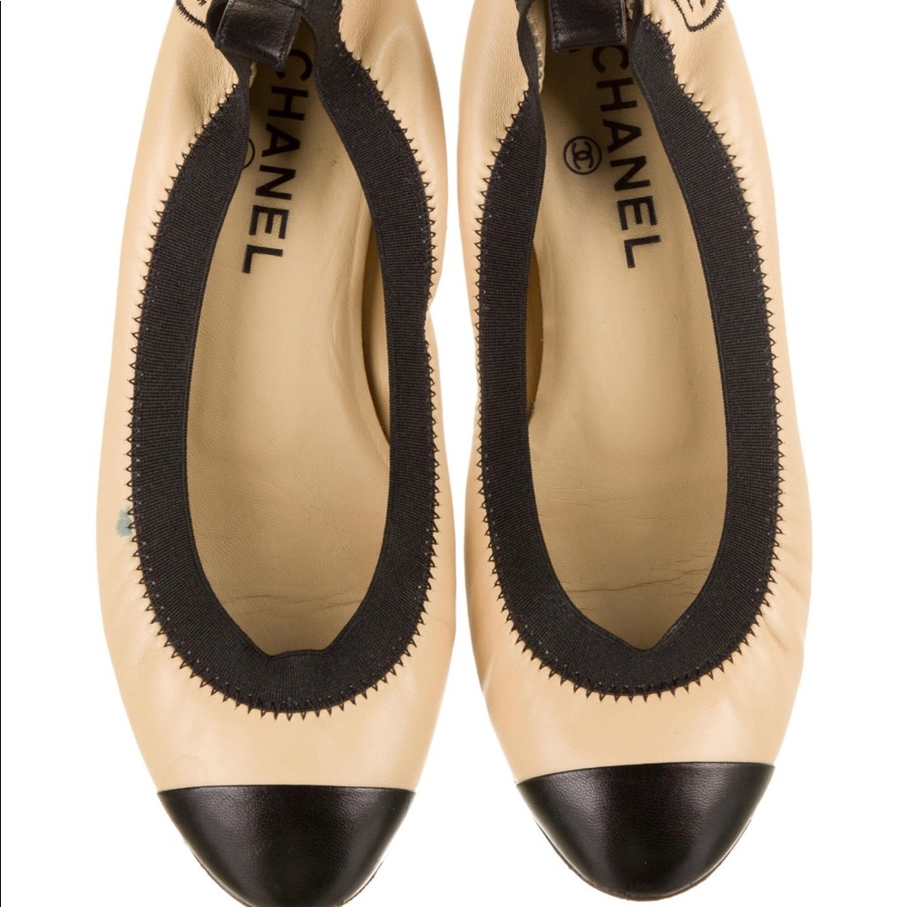 SOLD!! Chanel CC Logo Leather Ballet Flats